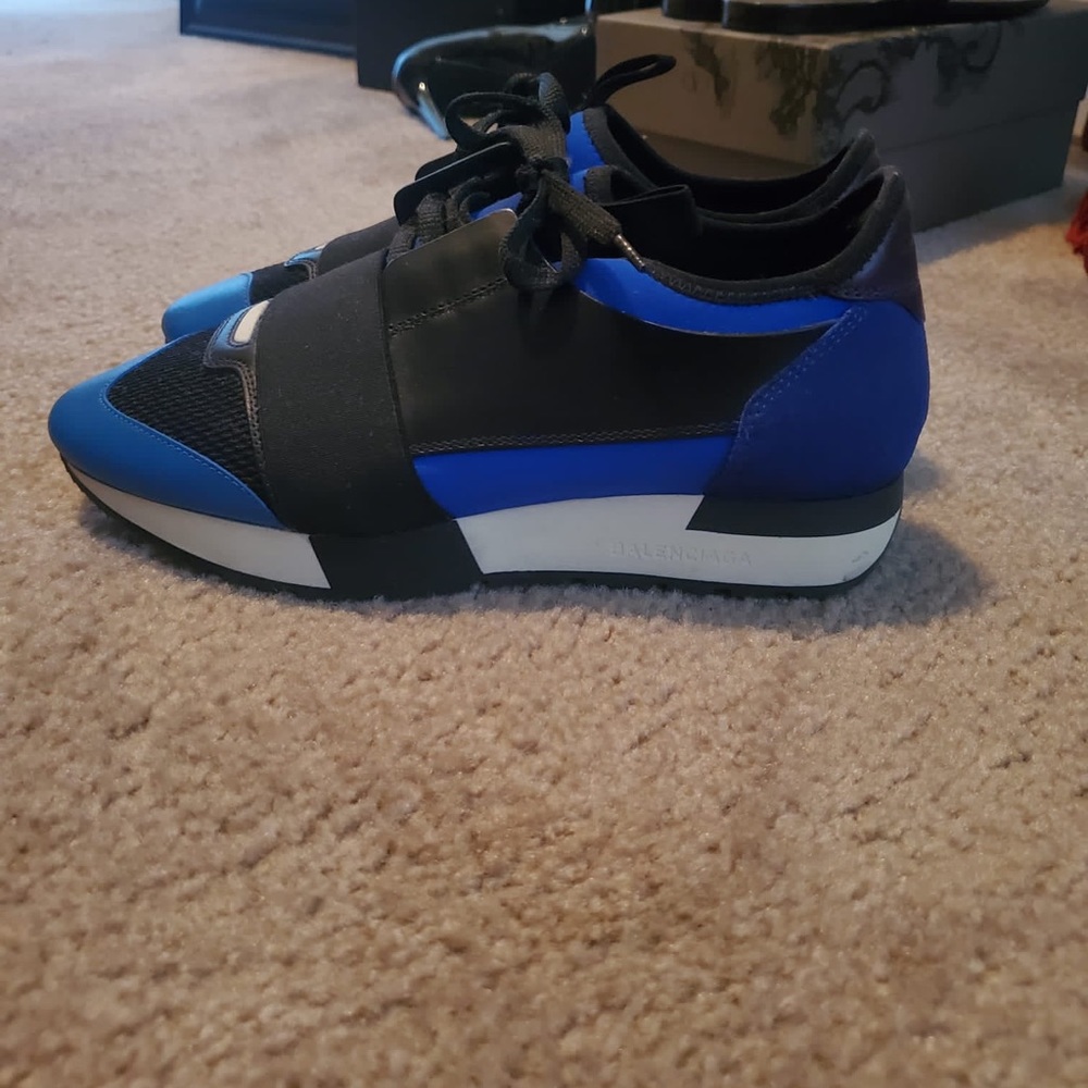 Women Size 9 Balenciaga Sneaker worn 3 times no box only dust bags.